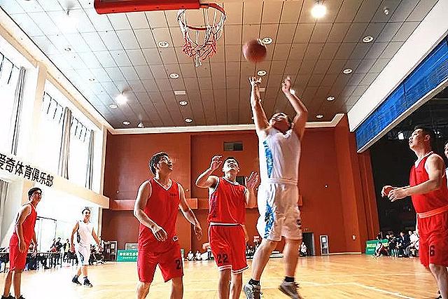 17勇士与凯尔特人激战正酣谁能在这场巅峰对决中笑到最后赢得胜利的荣耀